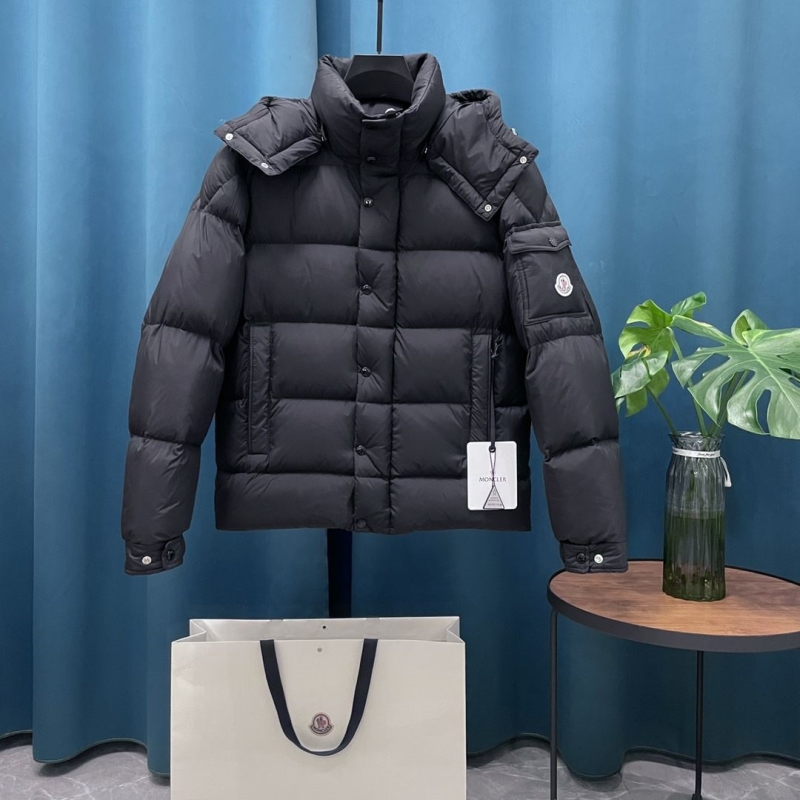 G*u*i down coat